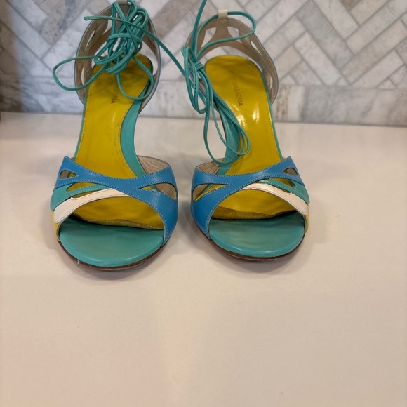 BCBGMaxAzria Turquoise and White Heels - Picture 10 of 13